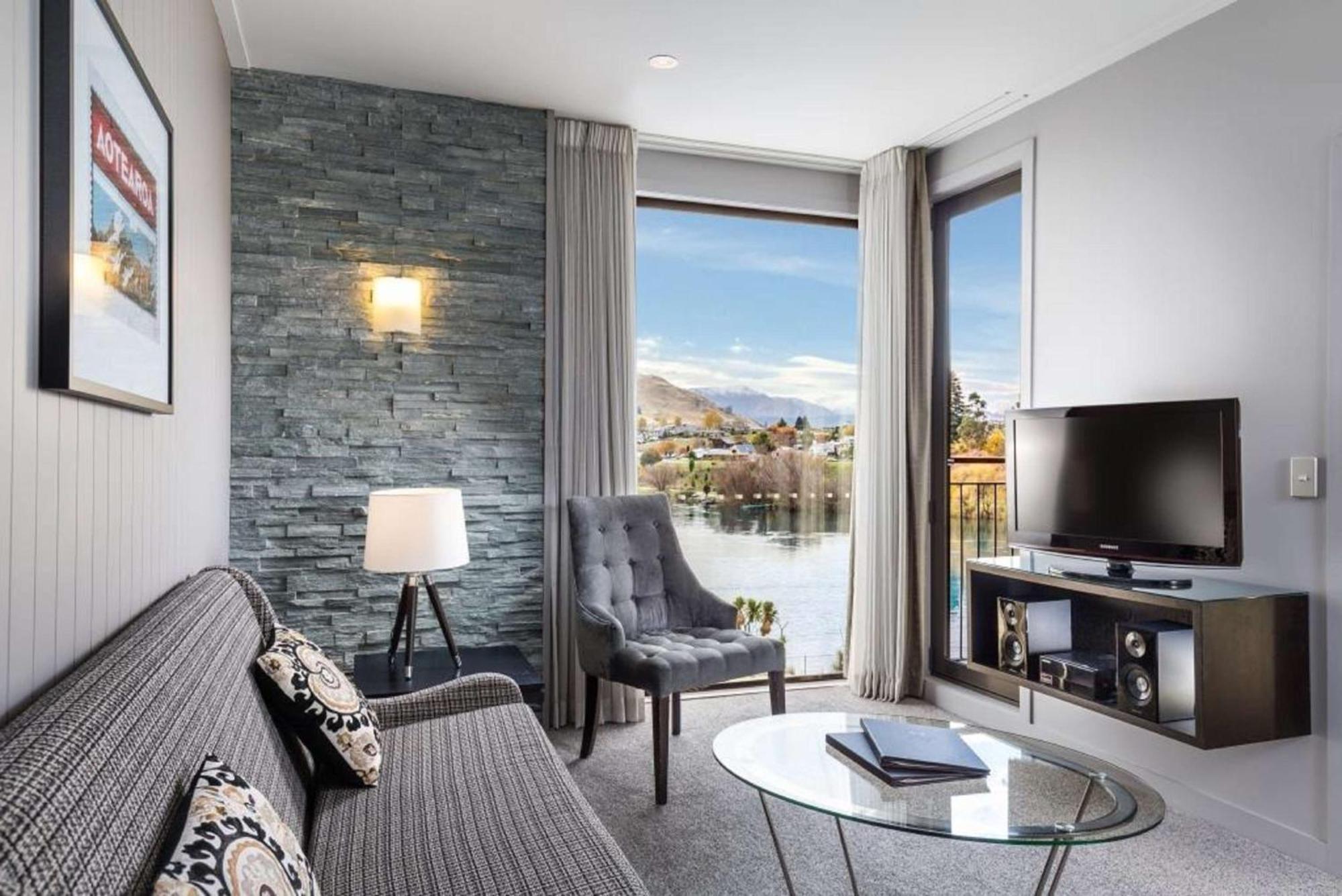 Doubletree By Hilton Queenstown Exterior photo