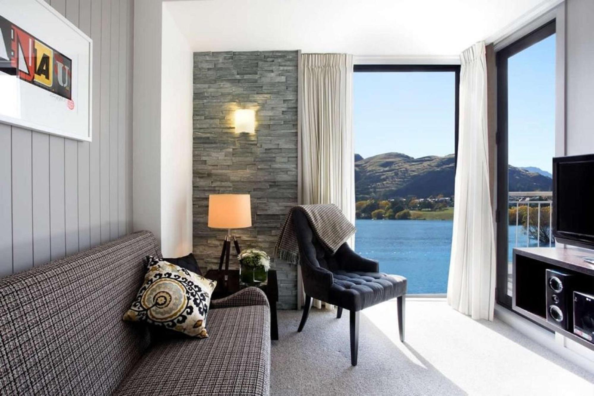 Doubletree By Hilton Queenstown Exterior photo