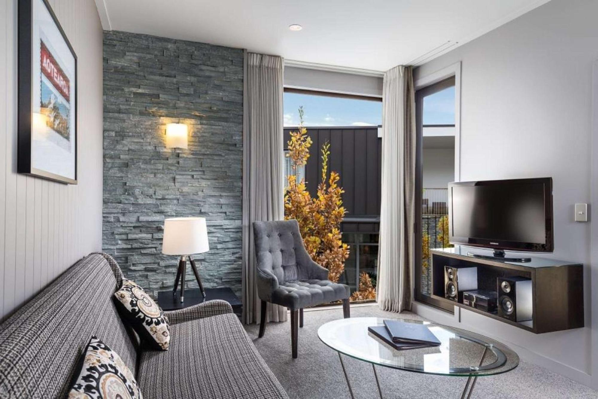 Doubletree By Hilton Queenstown Exterior photo