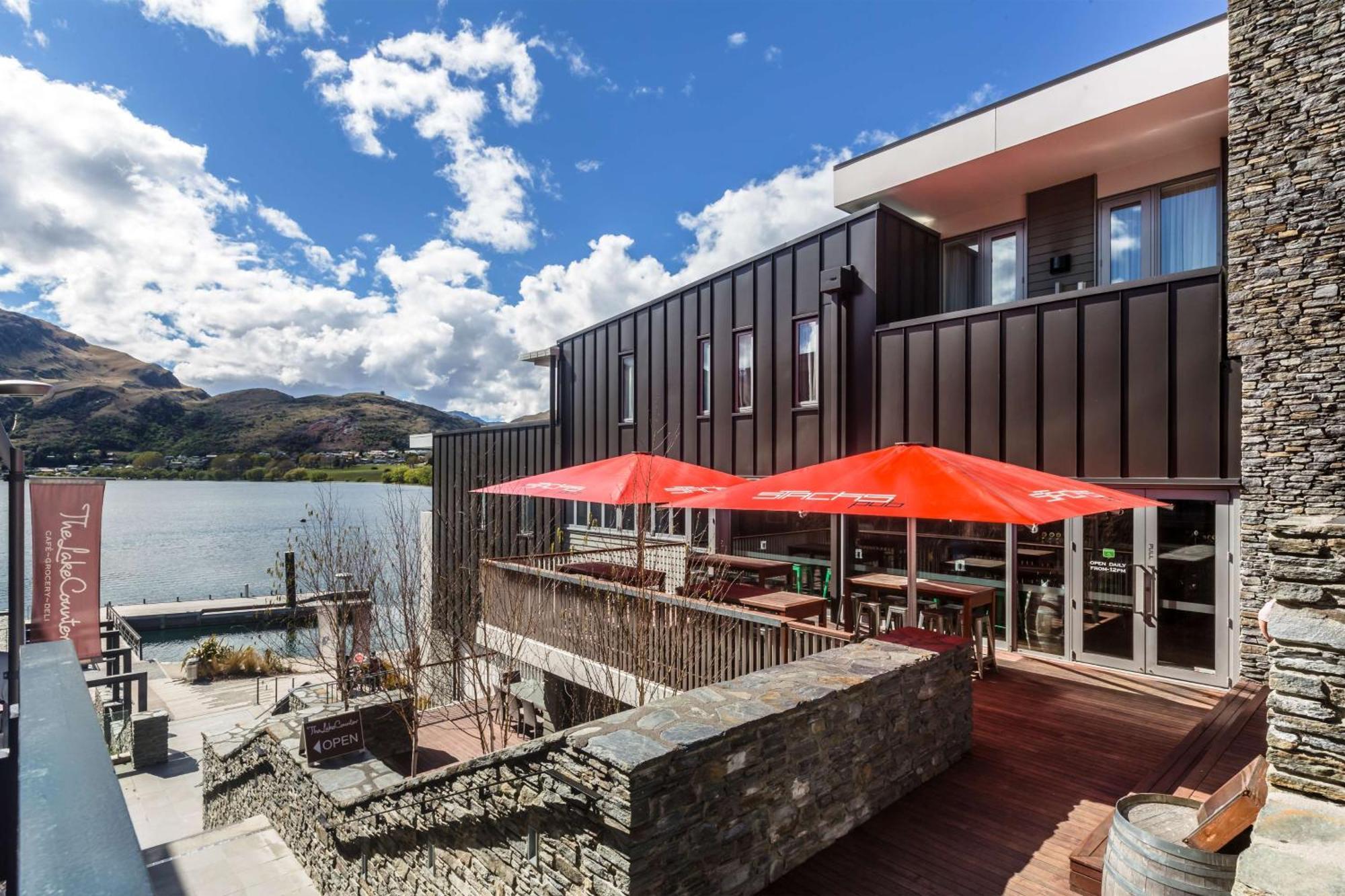 Doubletree By Hilton Queenstown Exterior photo