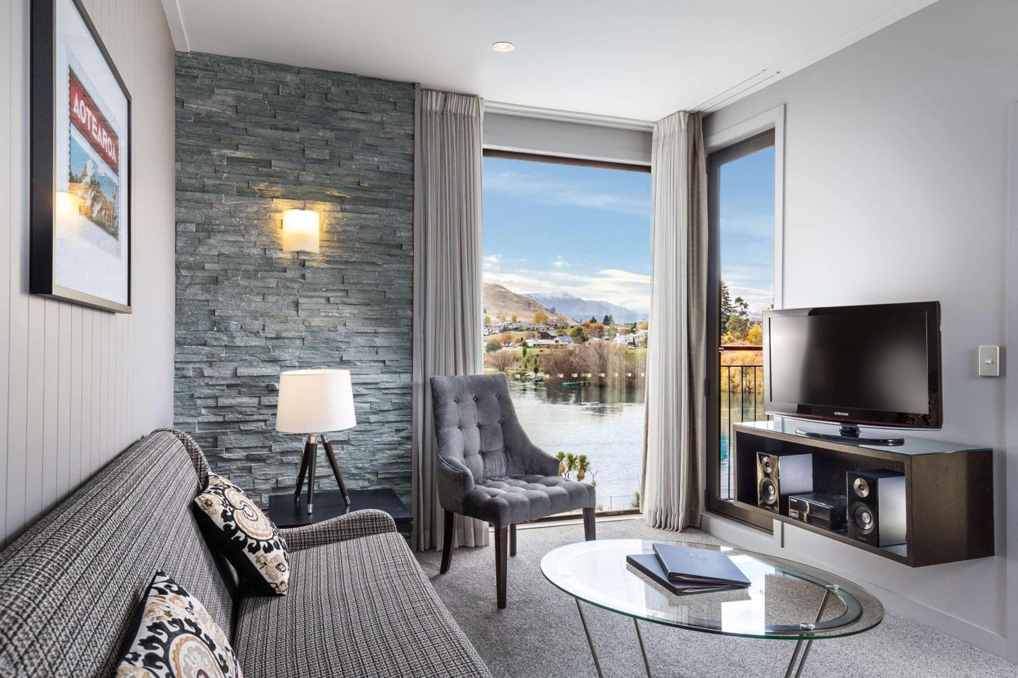 Doubletree By Hilton Queenstown Exterior photo