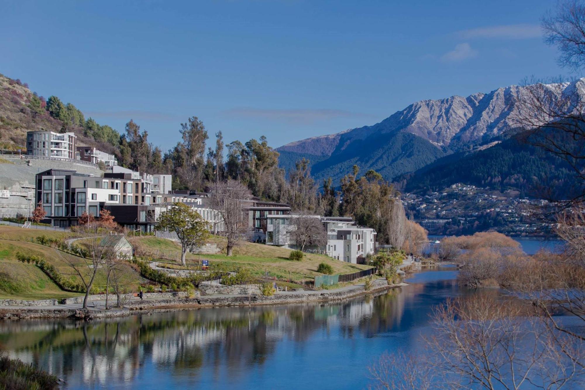 Doubletree By Hilton Queenstown Exterior photo