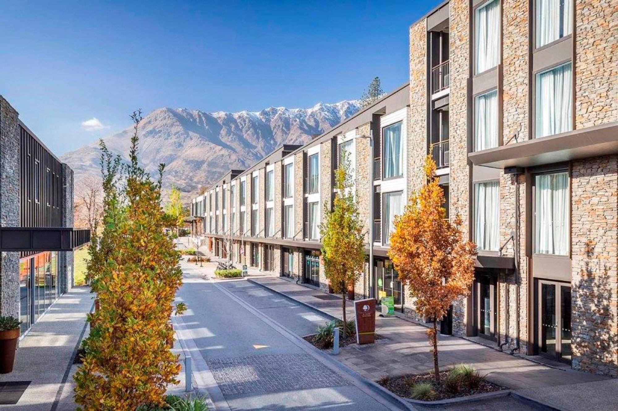 Doubletree By Hilton Queenstown Exterior photo