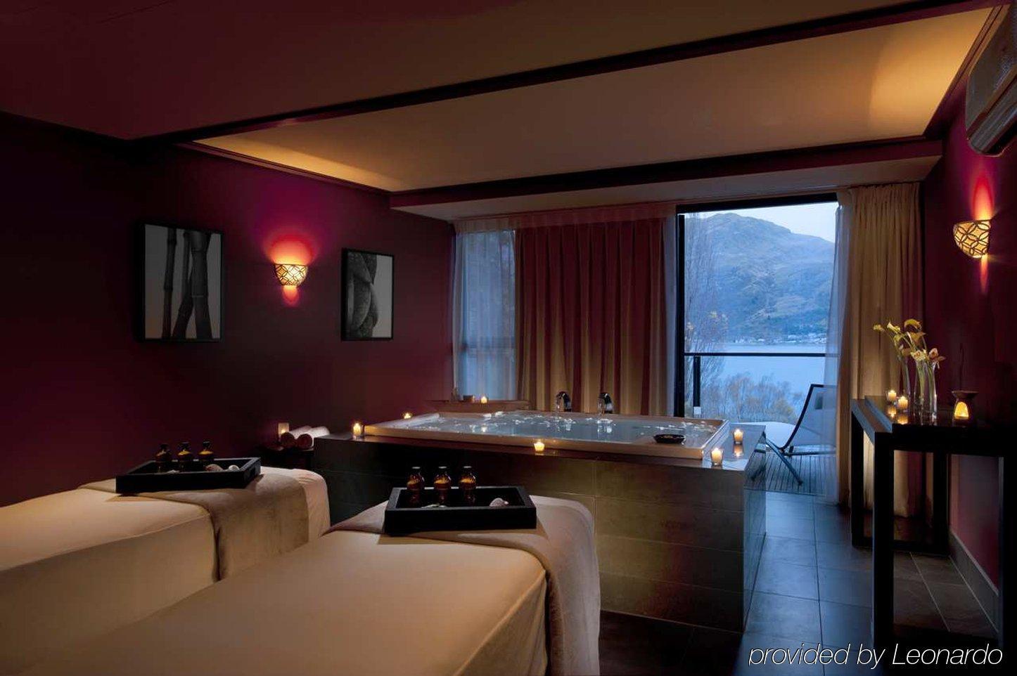 Doubletree By Hilton Queenstown Exterior photo